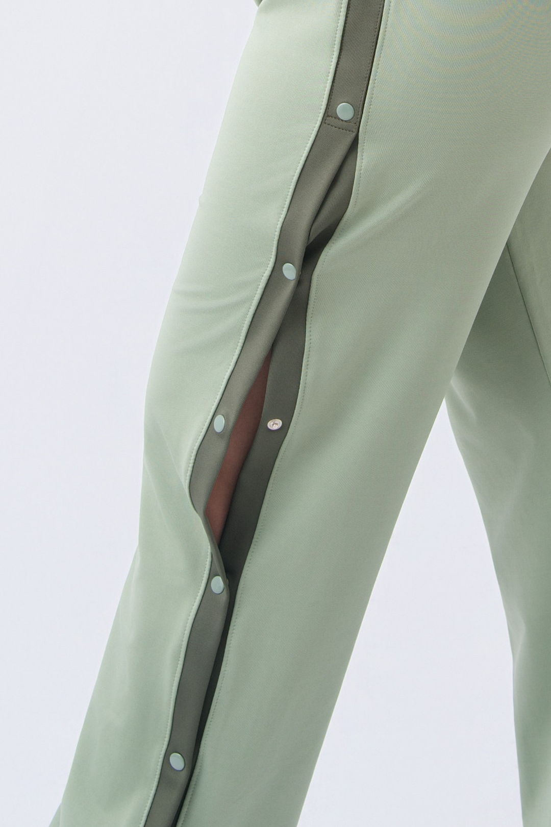 BUZO BROOCH VERDE OLIVA